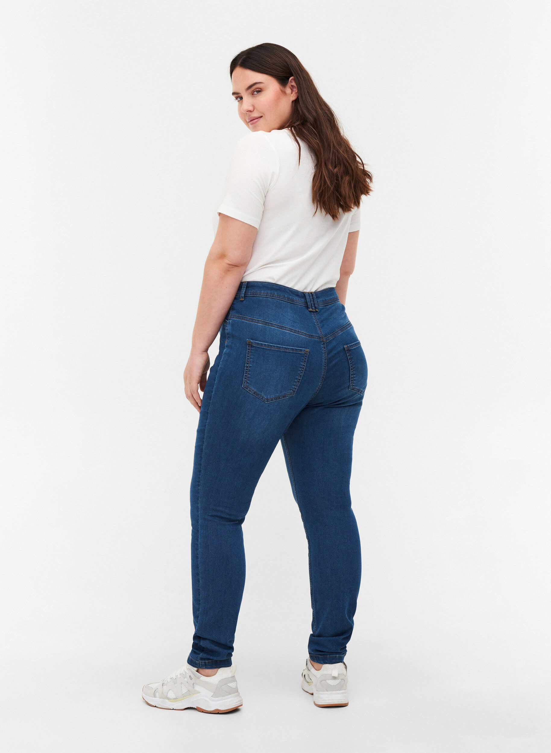 Zizzi Extra slim Amy jeans med h&ouml;g midja, Bl&aring;, Model image number 2
