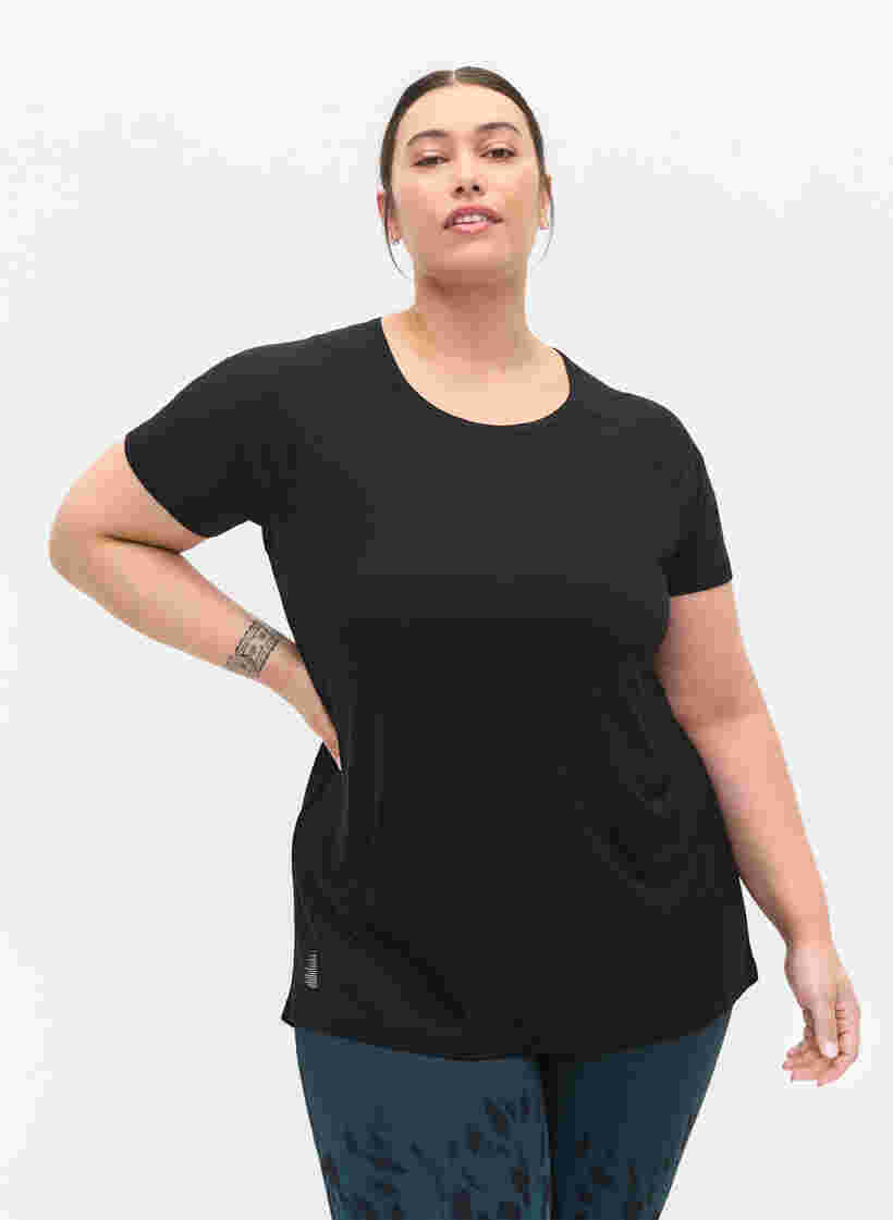 Tränings t-shirt i viskos med utskärning på ryggen, Black, Model