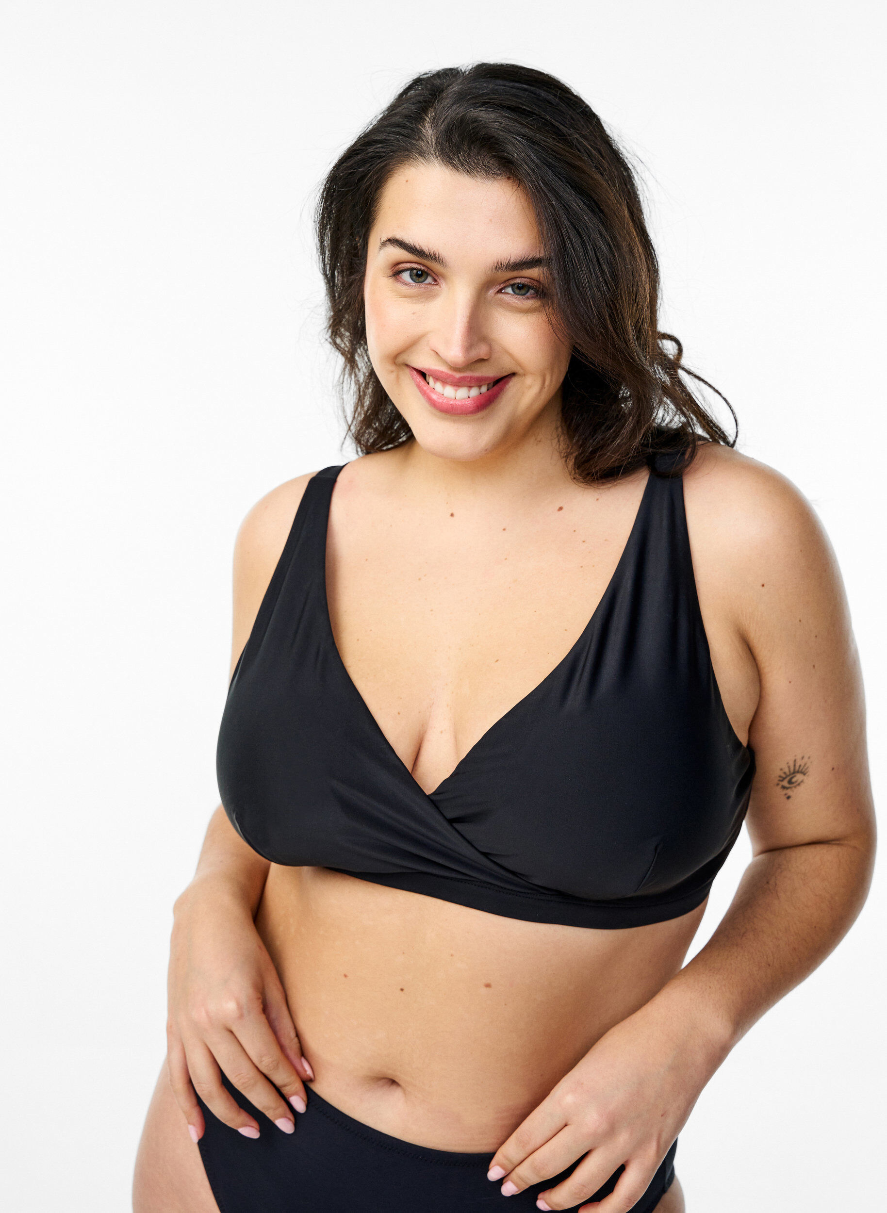 Triangel-bikinitopp med omlottdetalj, Svart, Model