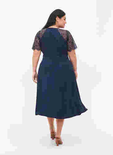 Midiklänning med korta spetsärmar, Navy Blazer, Model image number 1