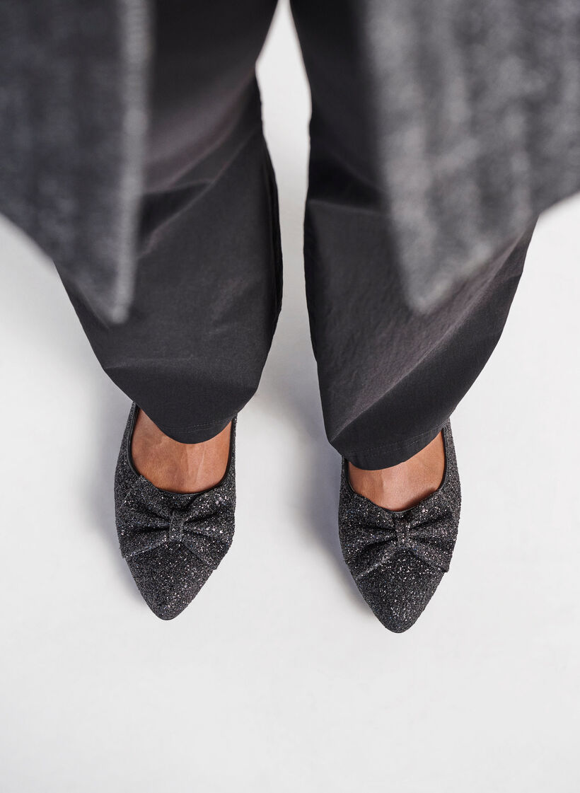 Glittrig ballerina med vid passform och rosett, Black, Image image number 0