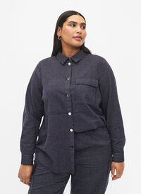 Kritstrecksrandig bomullsskjorta, Dark Blue Stripe, Model
