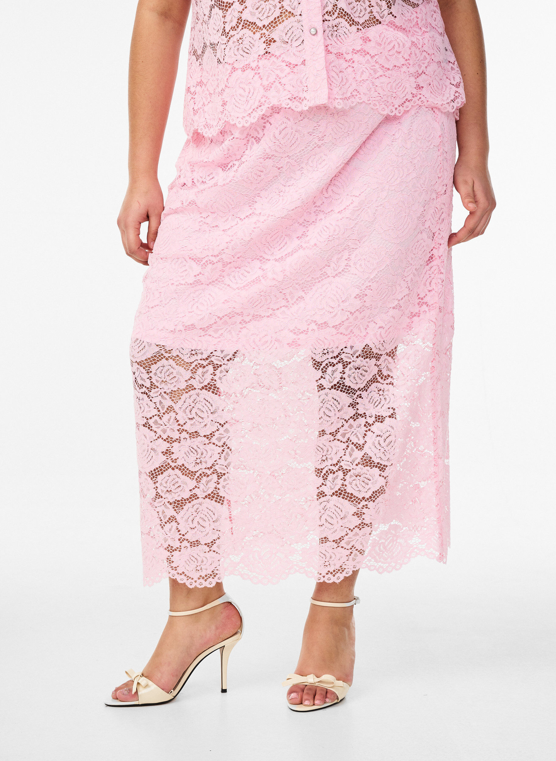 ZizziMidikjol i spets med res&aring;r i midjan, Rosa, Model image number 2