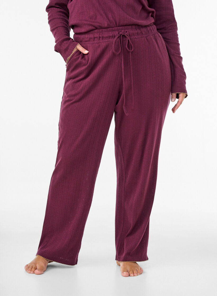Pyjamasbyxor i ekologisk bomull med h&aring;lbroderi, M&ouml;rk Bordeaux, Model image number 2