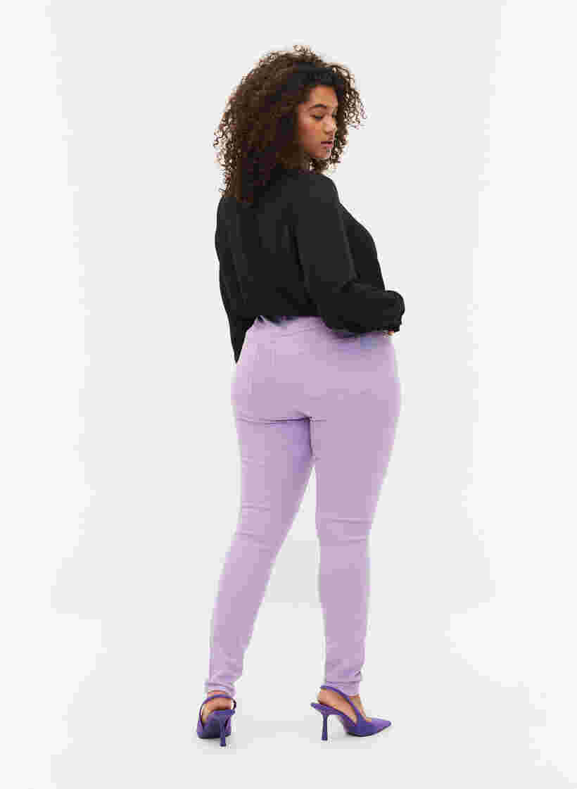 Högmidjade Amy jeans med super slim passform, Lavender, Model image number 1