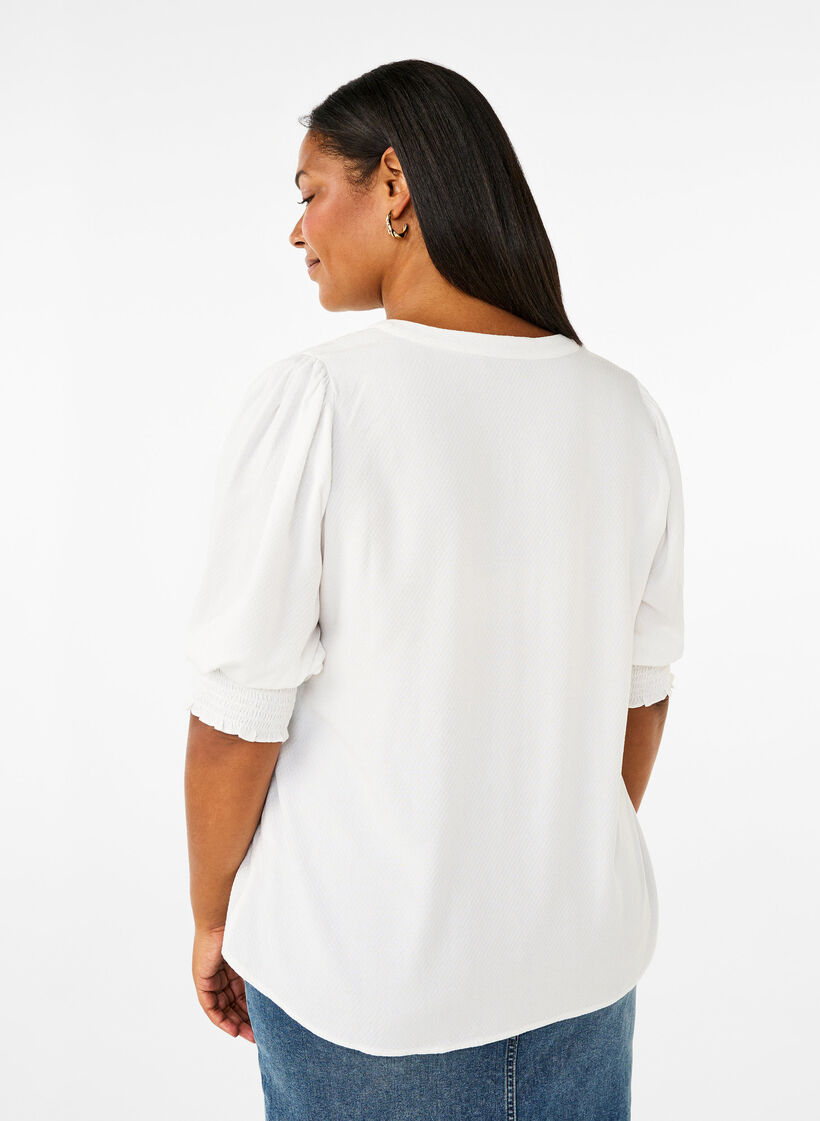 Blus i viskos med smock- och volangdetaljer, Bright White, Model image number 1