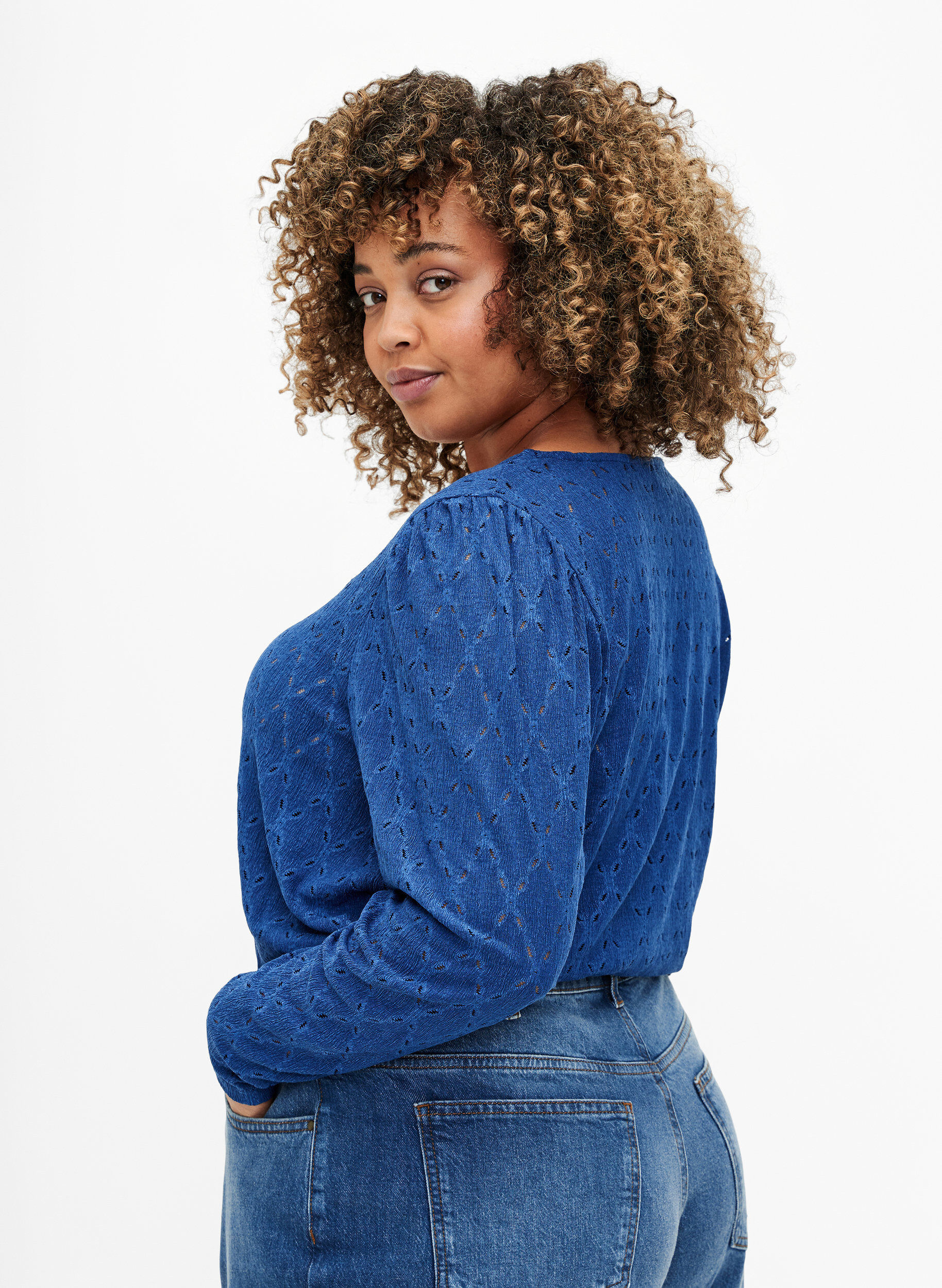 Zizzi Blus med V-ringning och h&aring;lm&ouml;nster, Limoges, Model image number 1