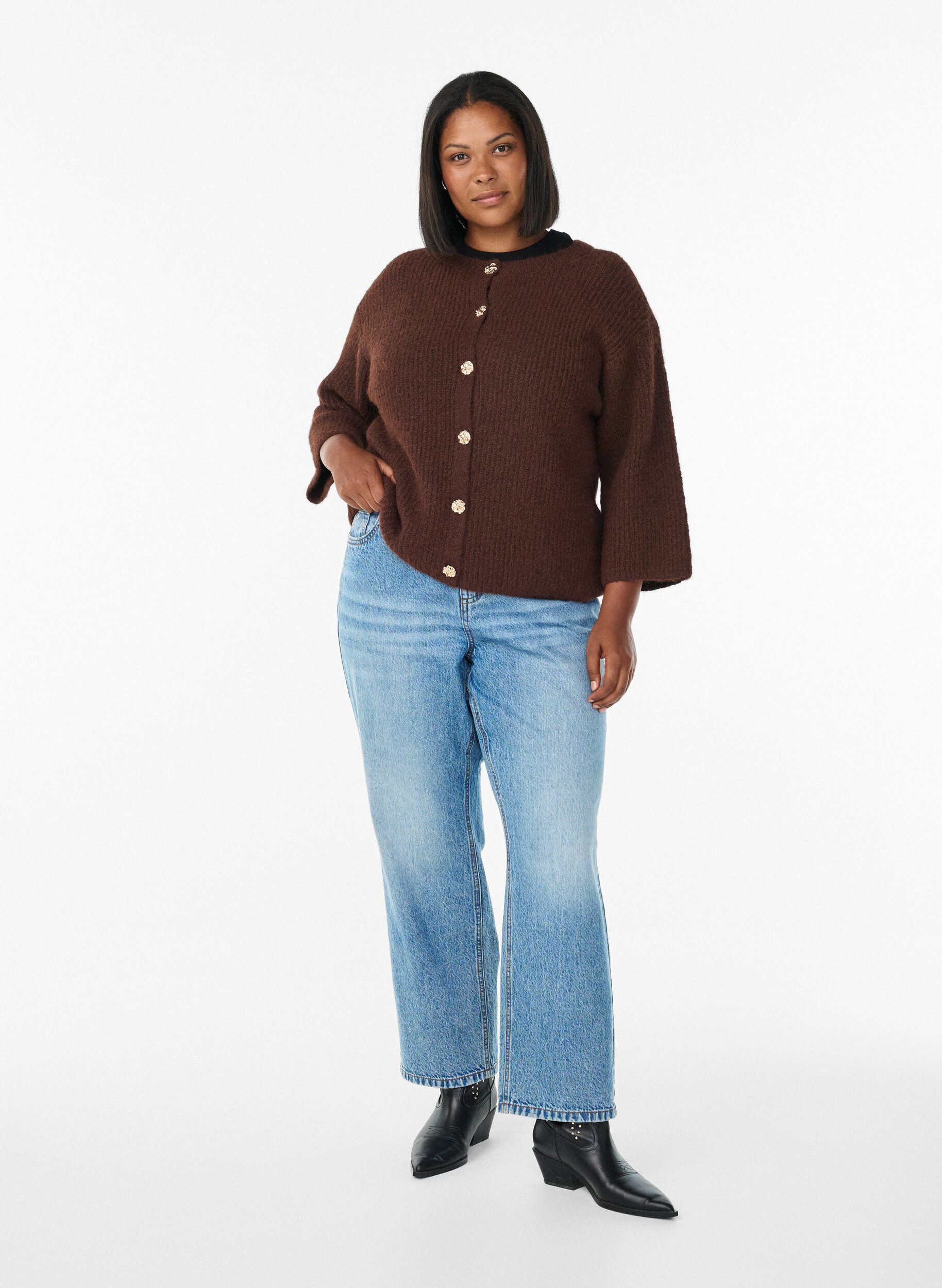 Zizzi Kort kofta med 3/4-&auml;rm och strukturerade guldf&auml;rgade knappar, Brun, Model image number 1