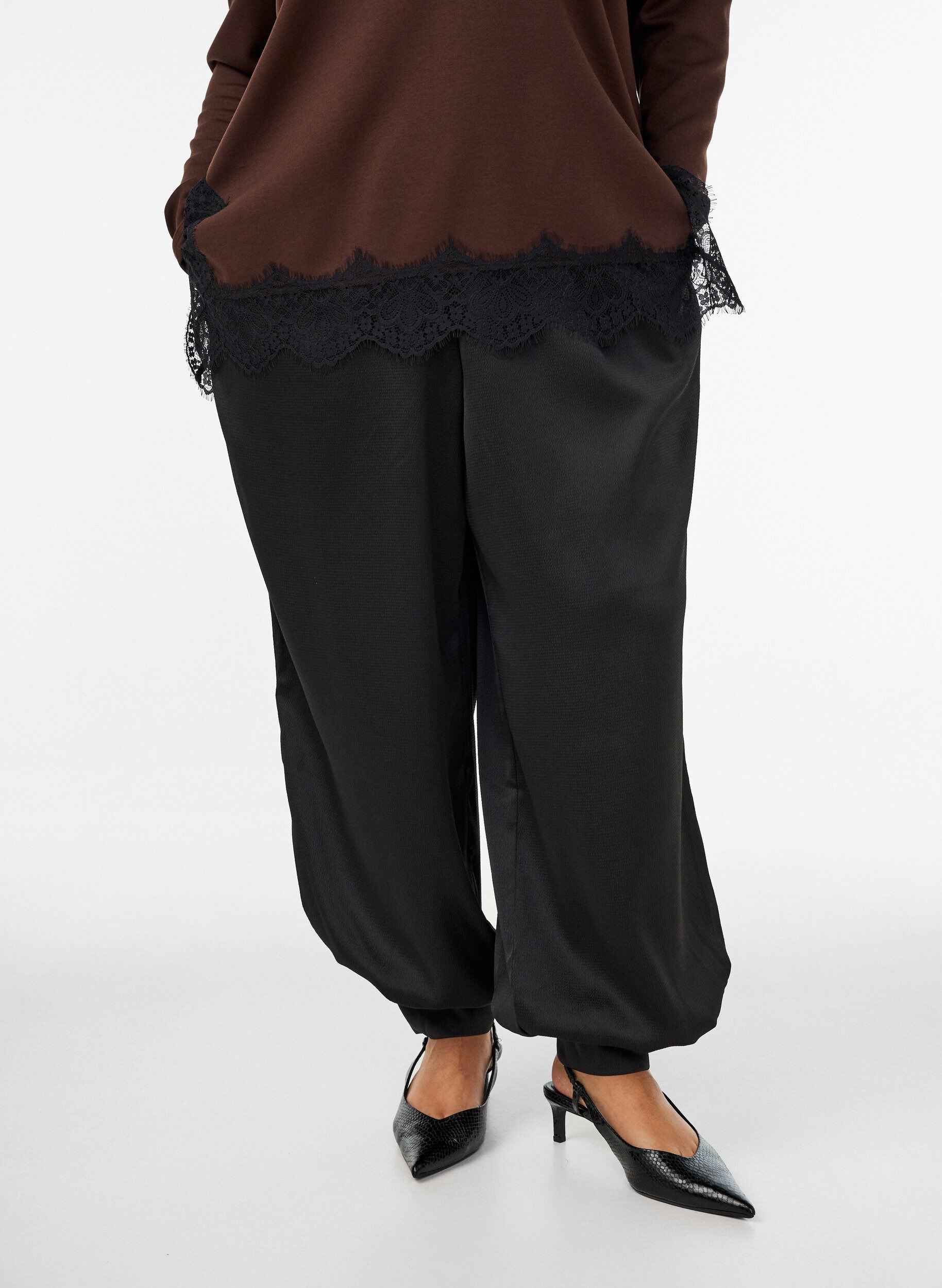 ZizziBallongbyxor i satinlook, Svart, Model image number 2