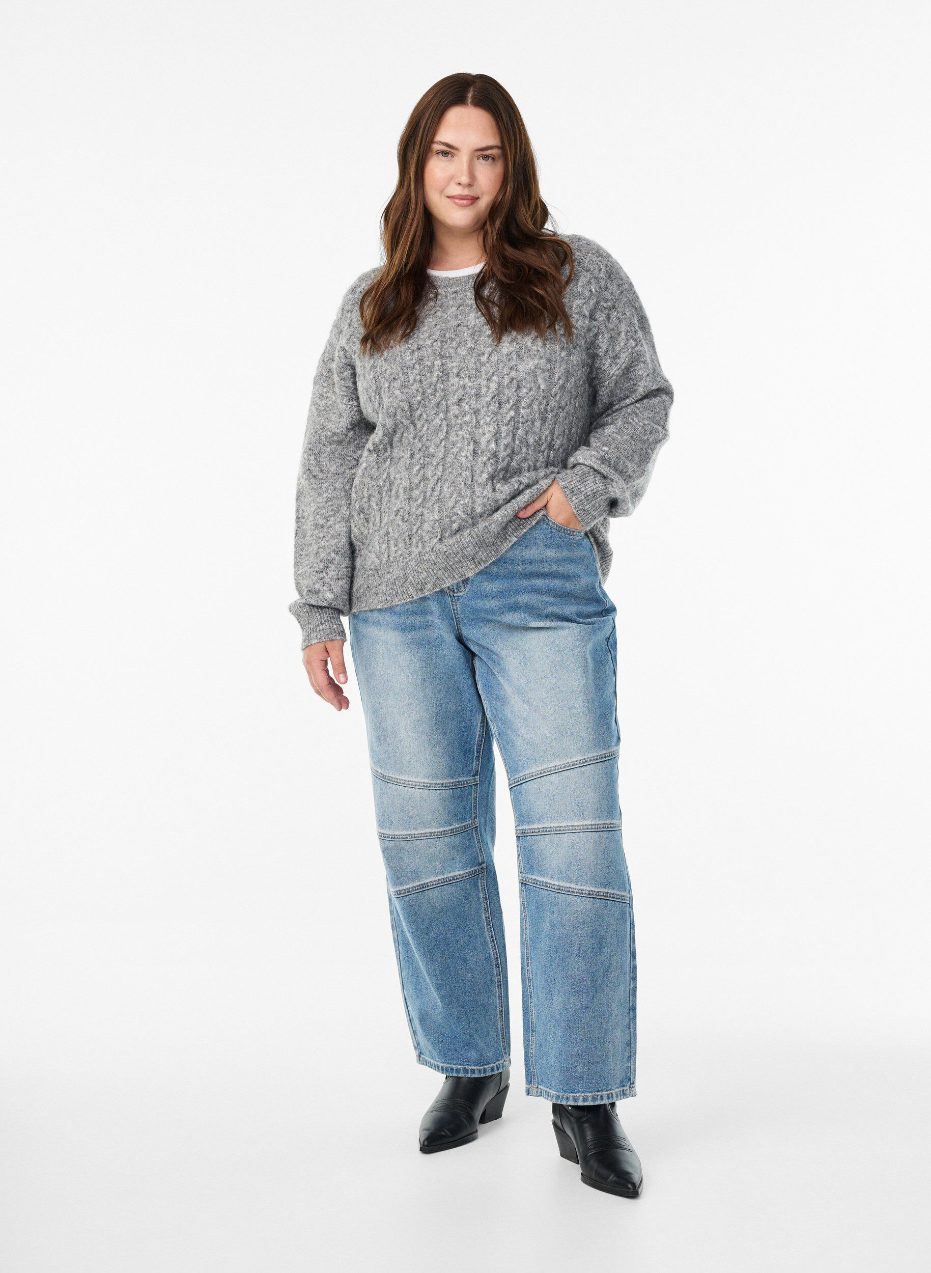 Zizzi Stickad blus med fl&auml;tstickat m&ouml;nster, Gr&aring;, Model image number 1