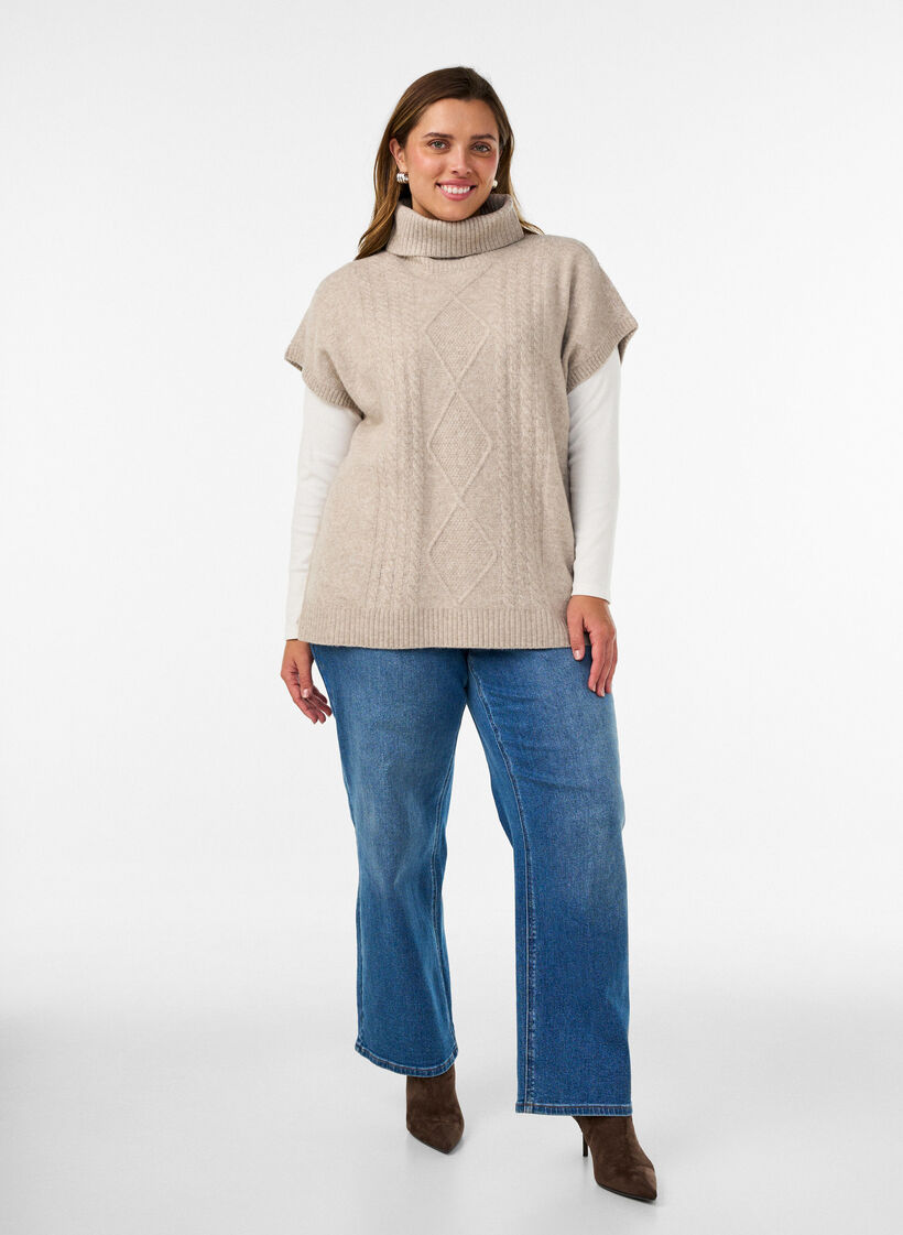 Stickad v&auml;st med polokrage och fl&auml;tstickning, Beige, Model image number 1