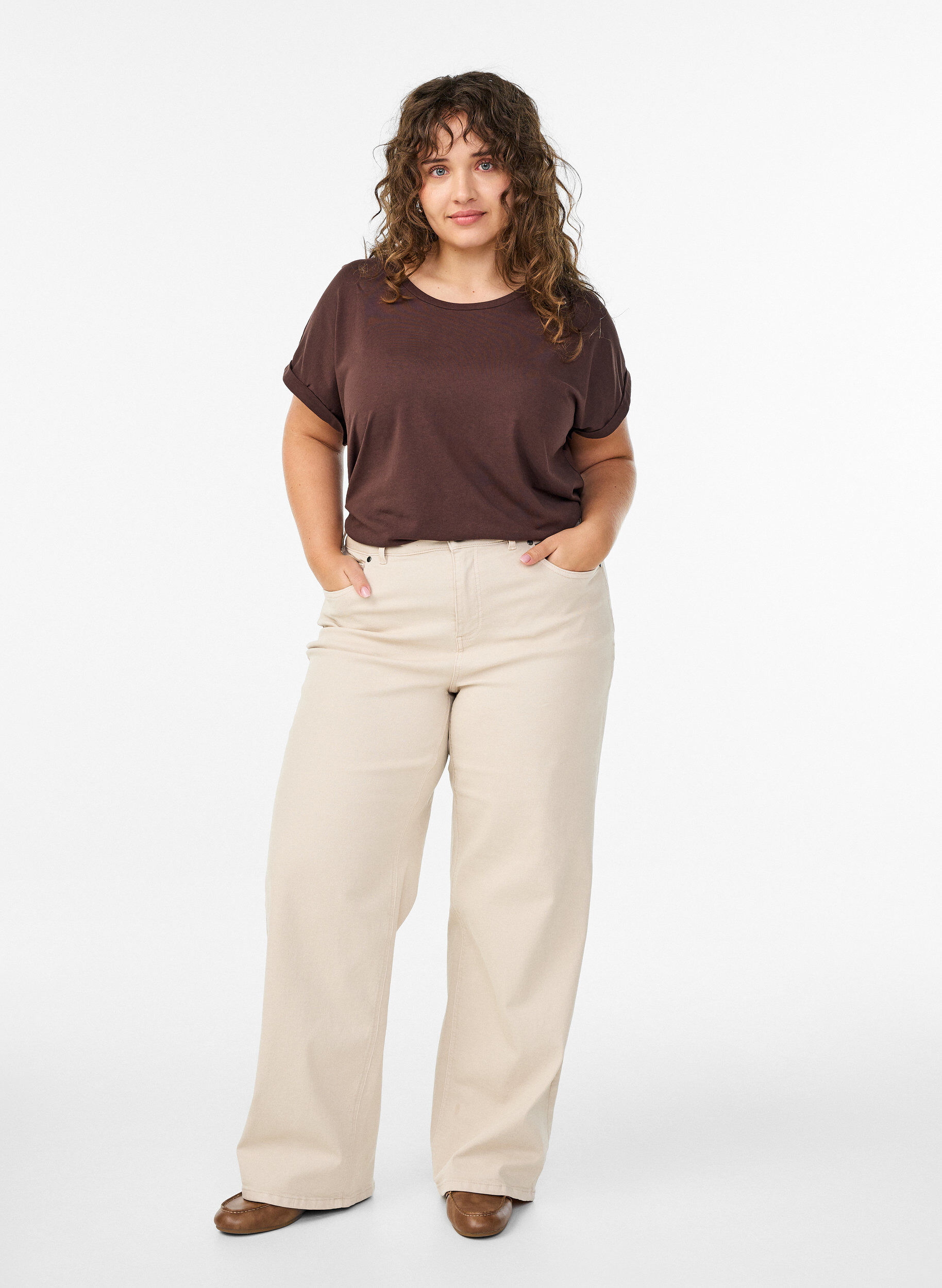 Zizzi Kort&auml;rmad t-shirt i bomullsmix, Brun, Model image number 1