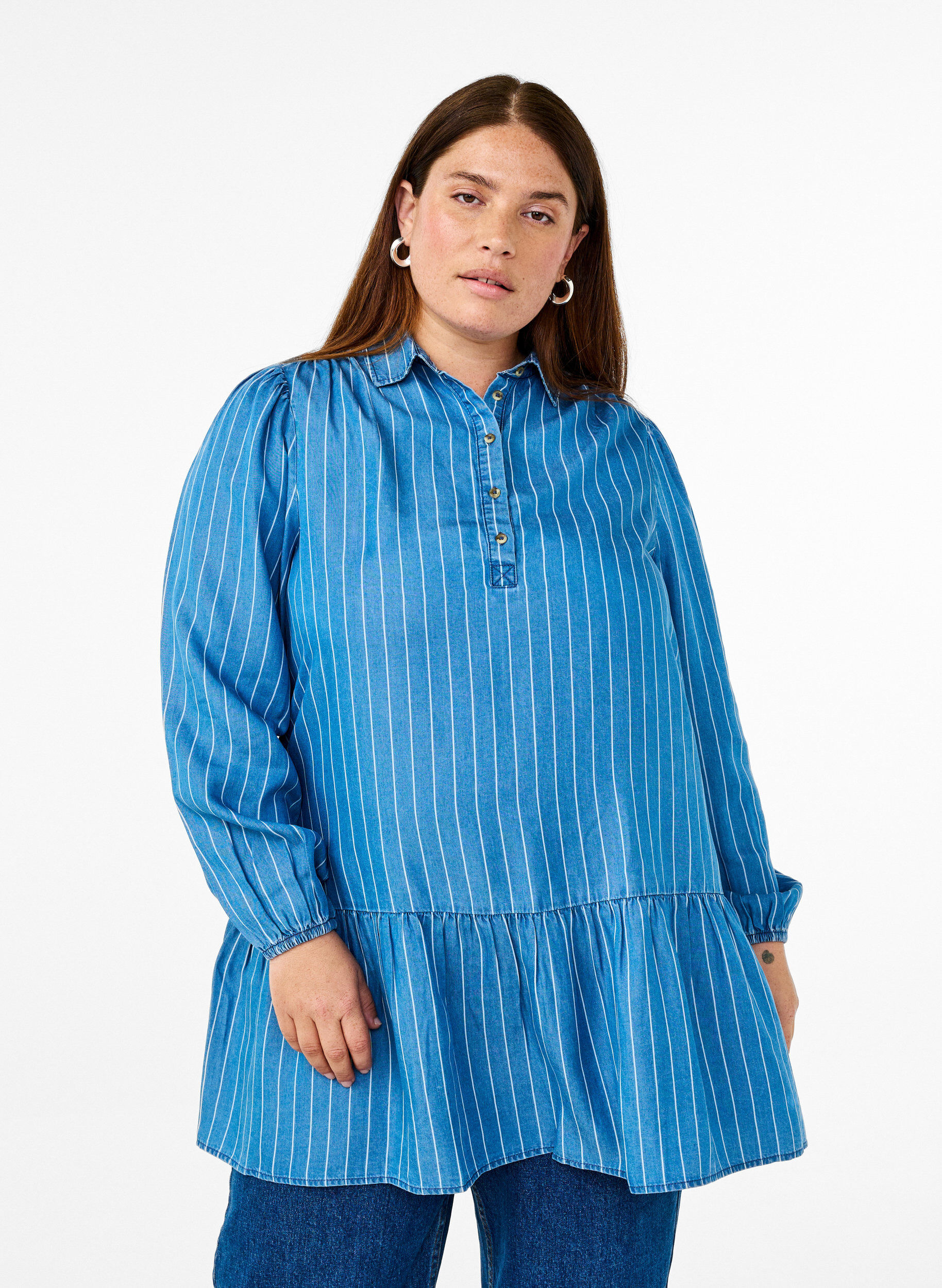 Zizzi Randig tunika i TENCEL&trade;-denim, Bl&aring;, Model image number 0