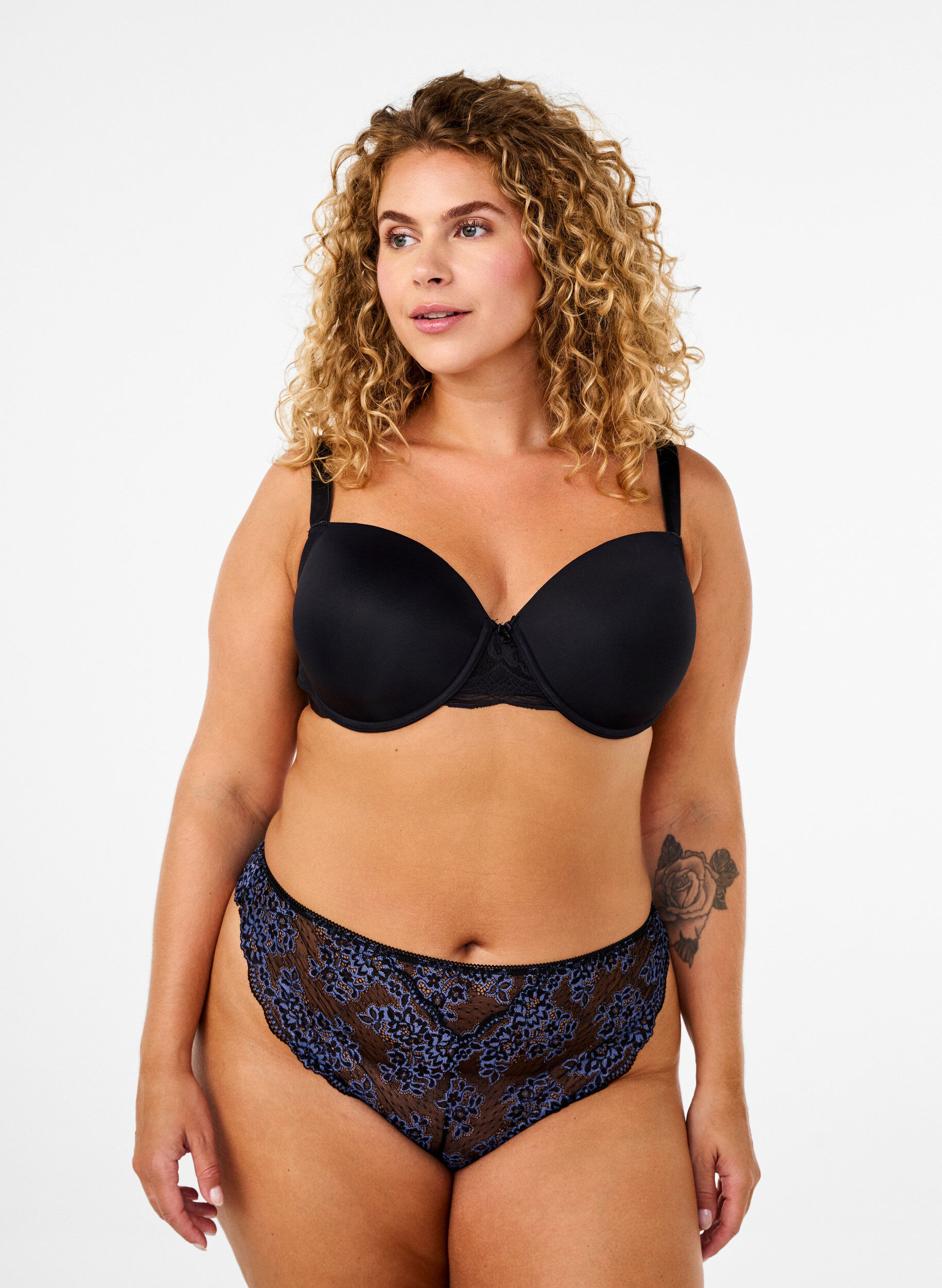 Zizzi G-string med kontrastf&auml;rgad spets, Black w Blue , Model image number 0