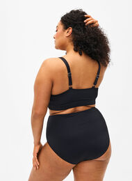 Enfärgad bikiniunderdel med hög midja, Black, Model