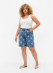Högmidjade Mille shorts med broderade blommor, Light Blue Flower, Model image number 3