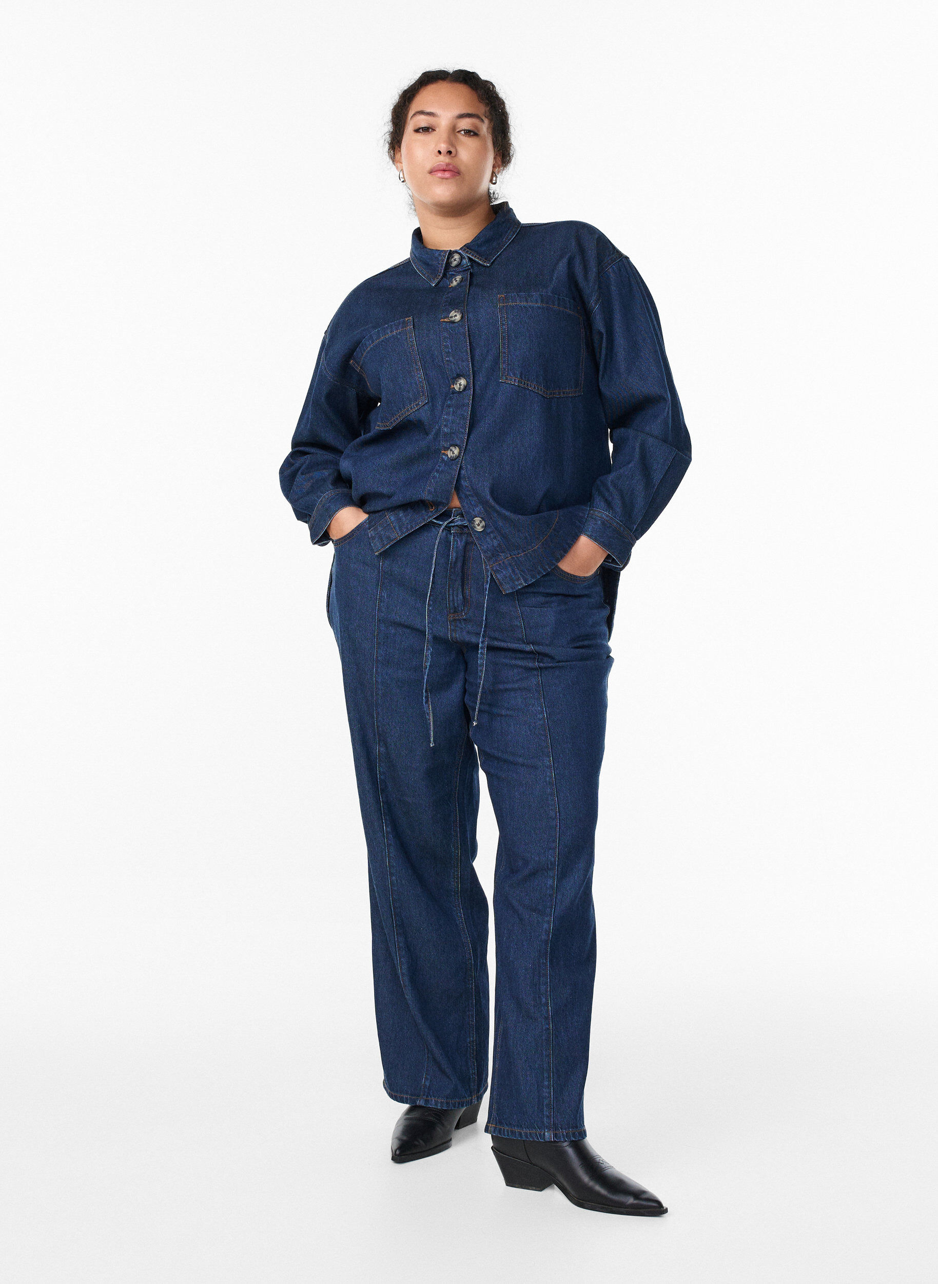 Vida jeans med knytsk&auml;rp och h&ouml;g midja, Bl&aring;, Model