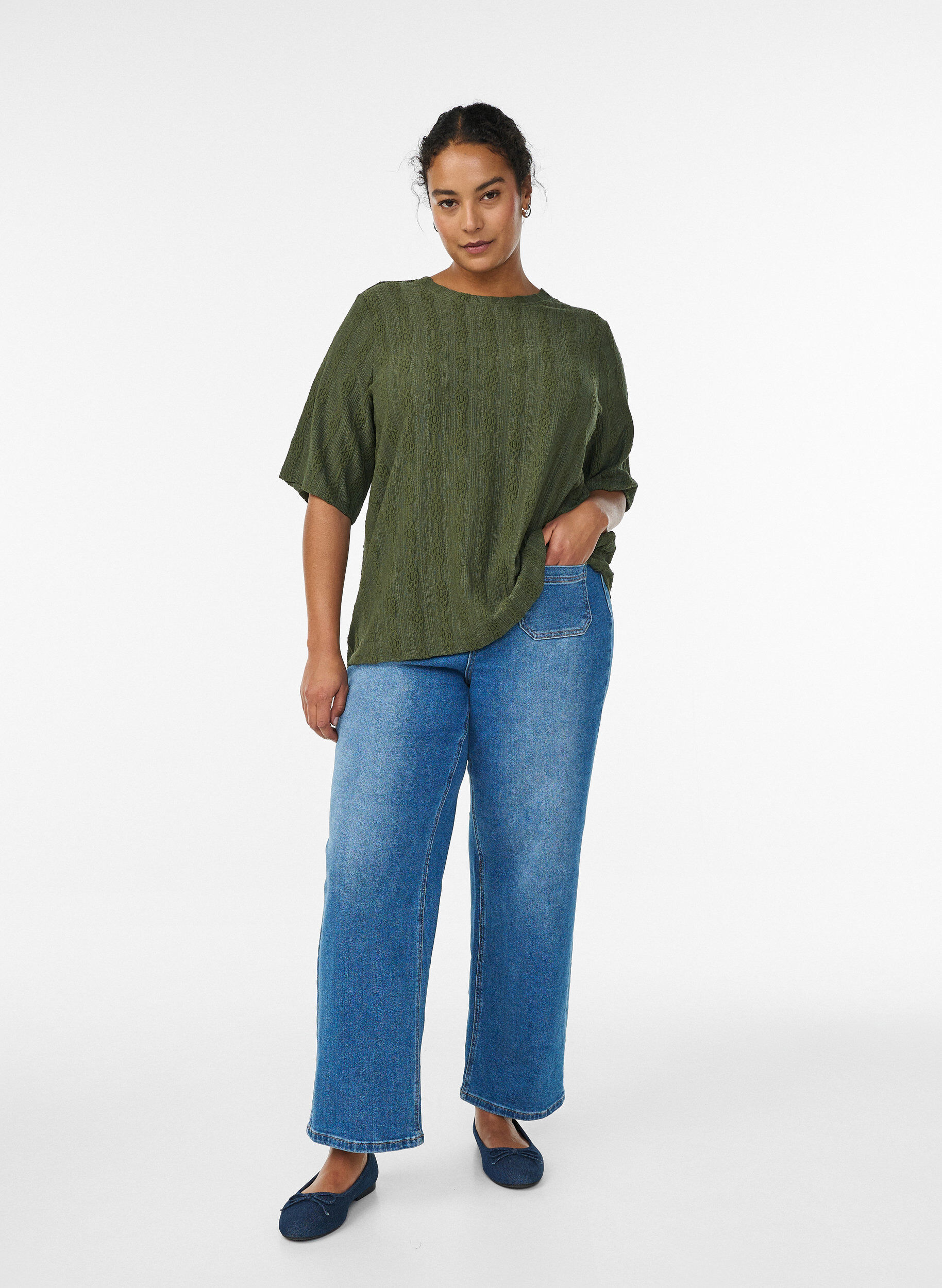 Zizzi Blus med strukturm&ouml;nster och korta &auml;rmar, Gr&ouml;n, Model image number 1