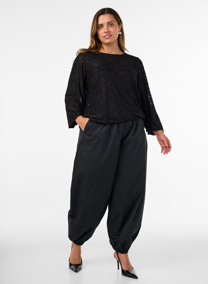 Skir blus med blommig textur och l&aring;nga &auml;rmar, Svart, Model image number 1