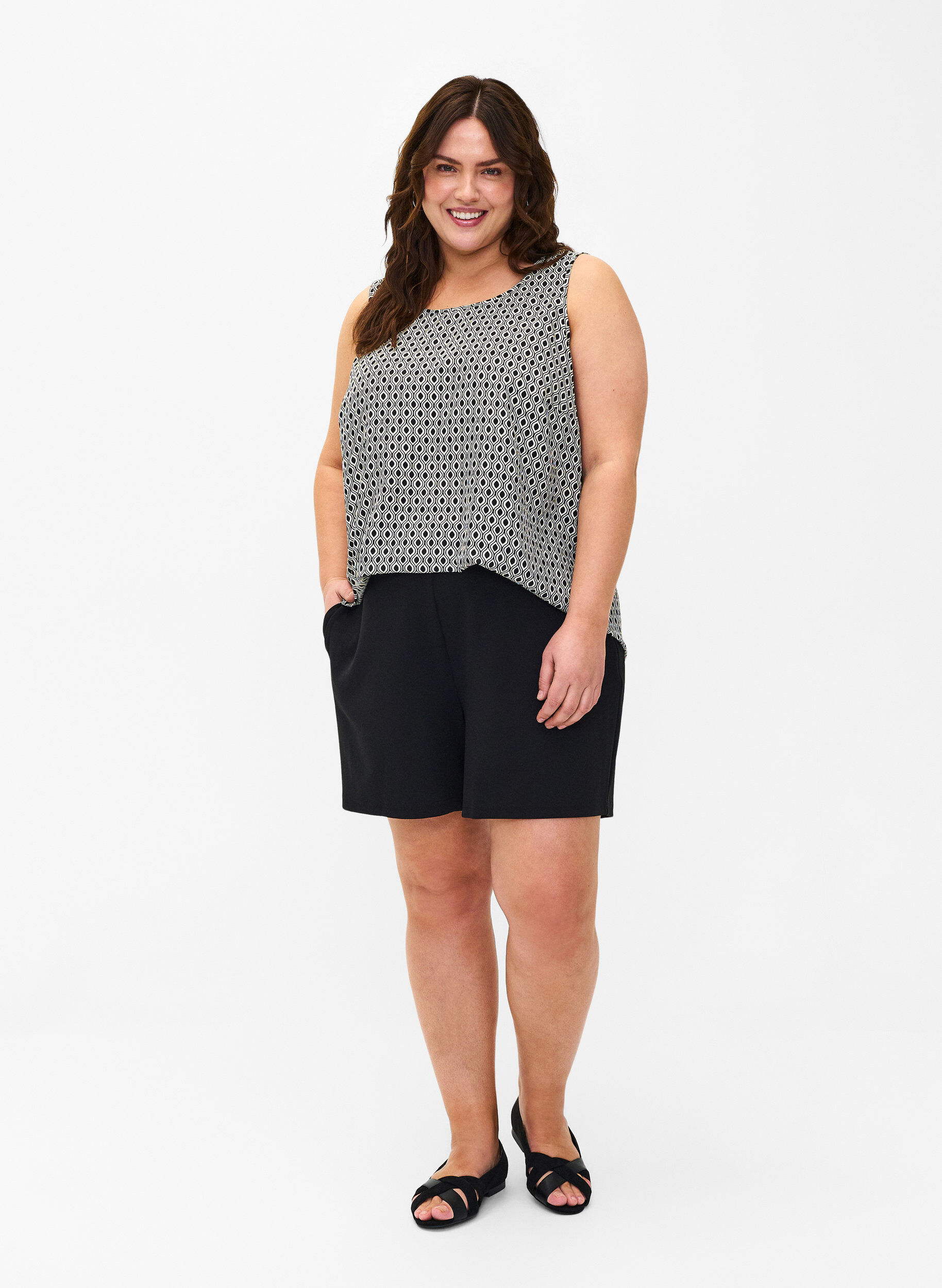 ZizziL&ouml;st sittande shorts med fickor, Svart, Model image number 1