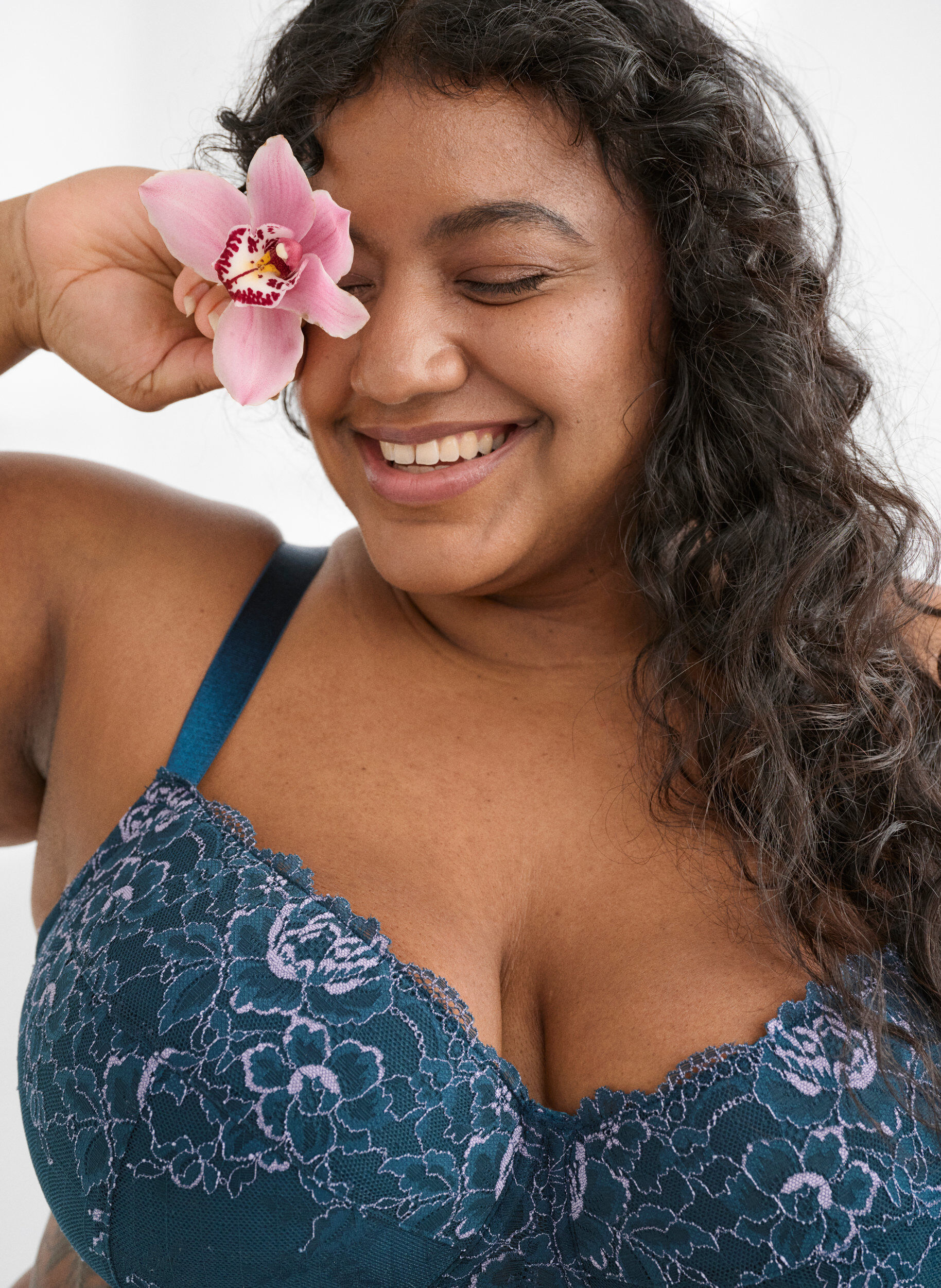 Zizzi Bygel-BH med spets och vadderade kupor, Bl&aring;, Image image number 0