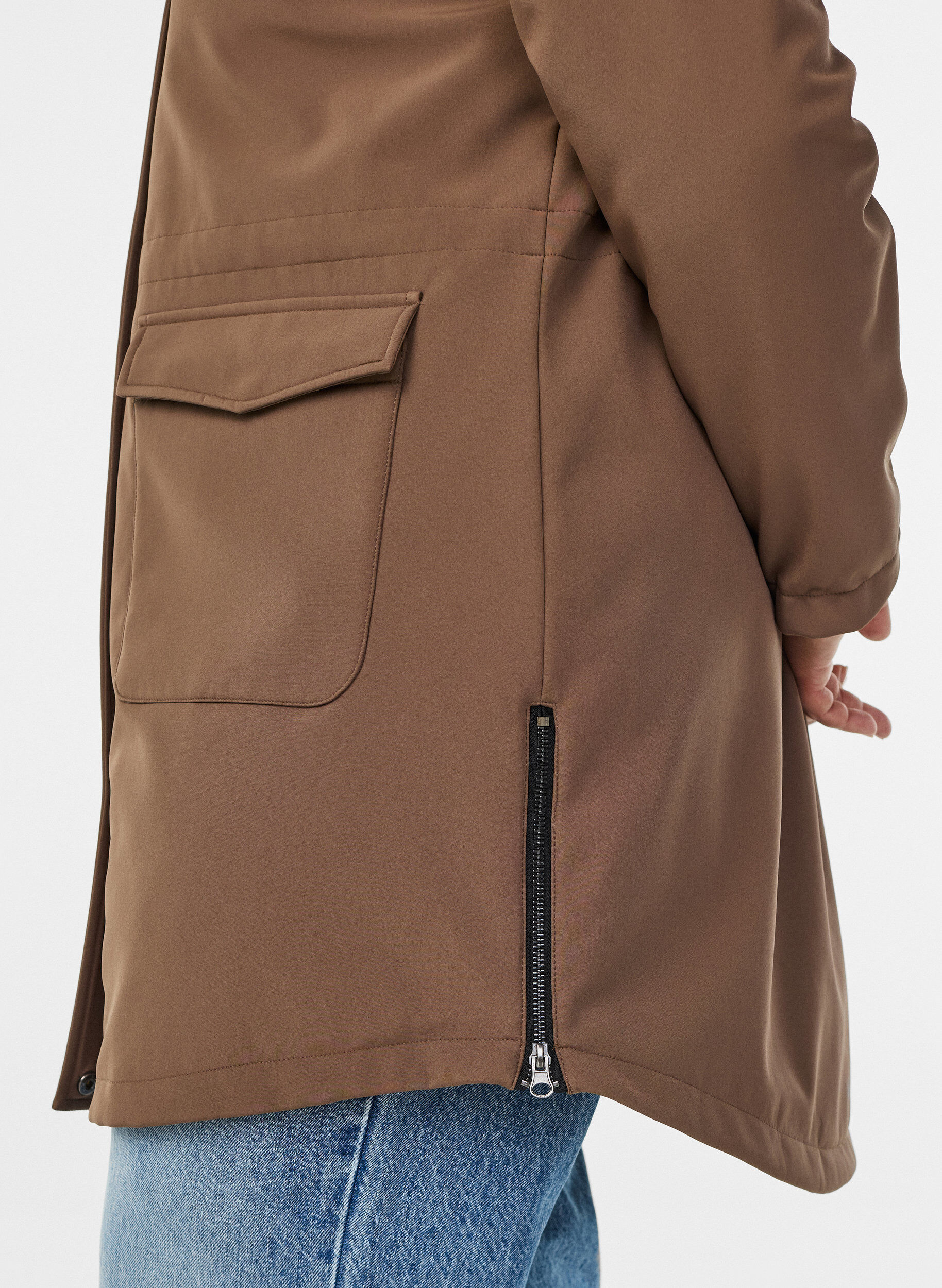 ZizziVattenavvisande softshelljacka med quiltat foder, Brun, Model image number 3