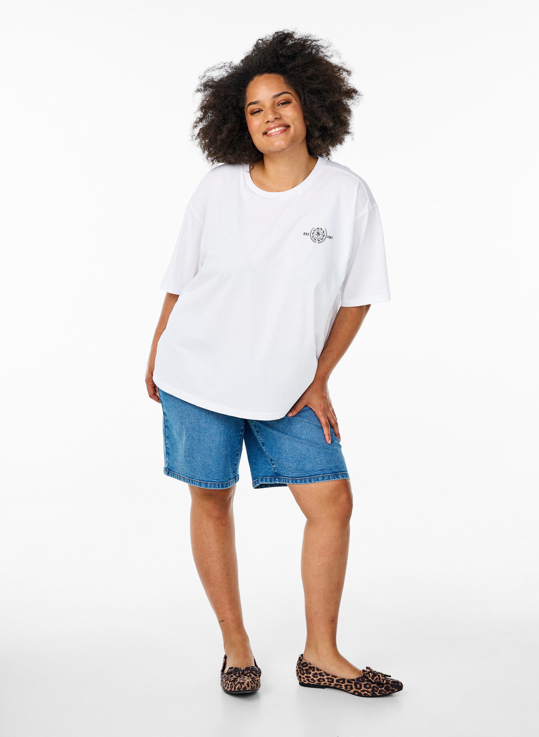 Zizzi Oversized T-shirt med tryck p&aring; ryggen, Vit, Model image number 1