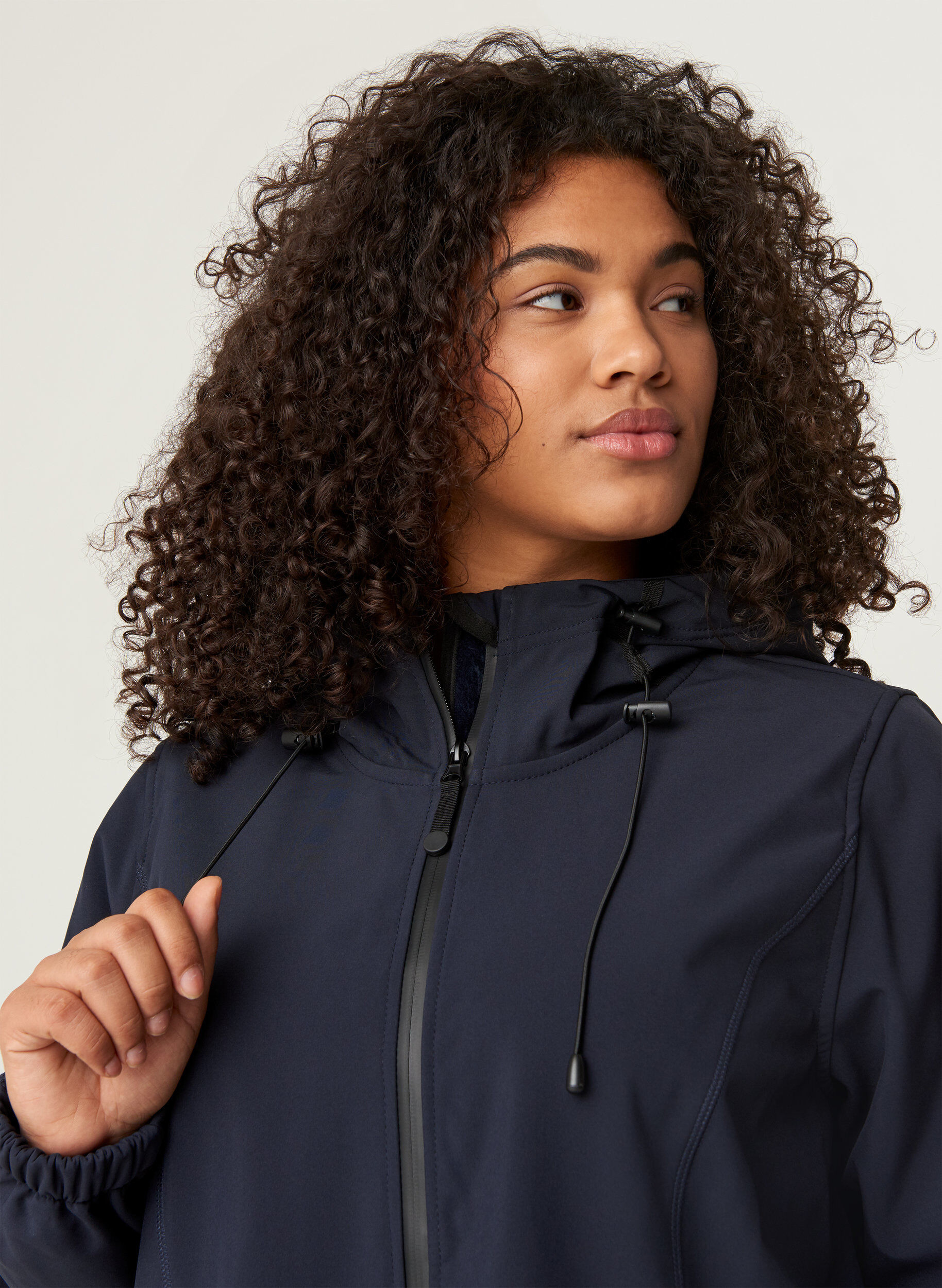 Zizzi Kort softshell jacka med luva, Night Sky, Model image number 3