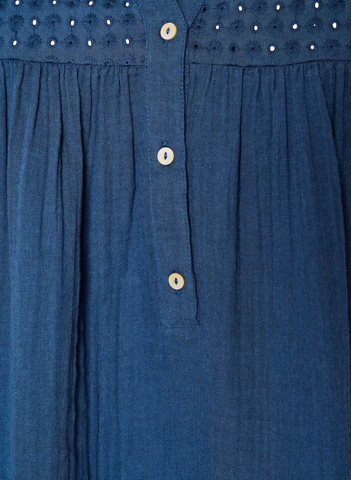 Blus i bomullsmuslin med broderie anglaise, Bl&aring;, Packshot image number 2
