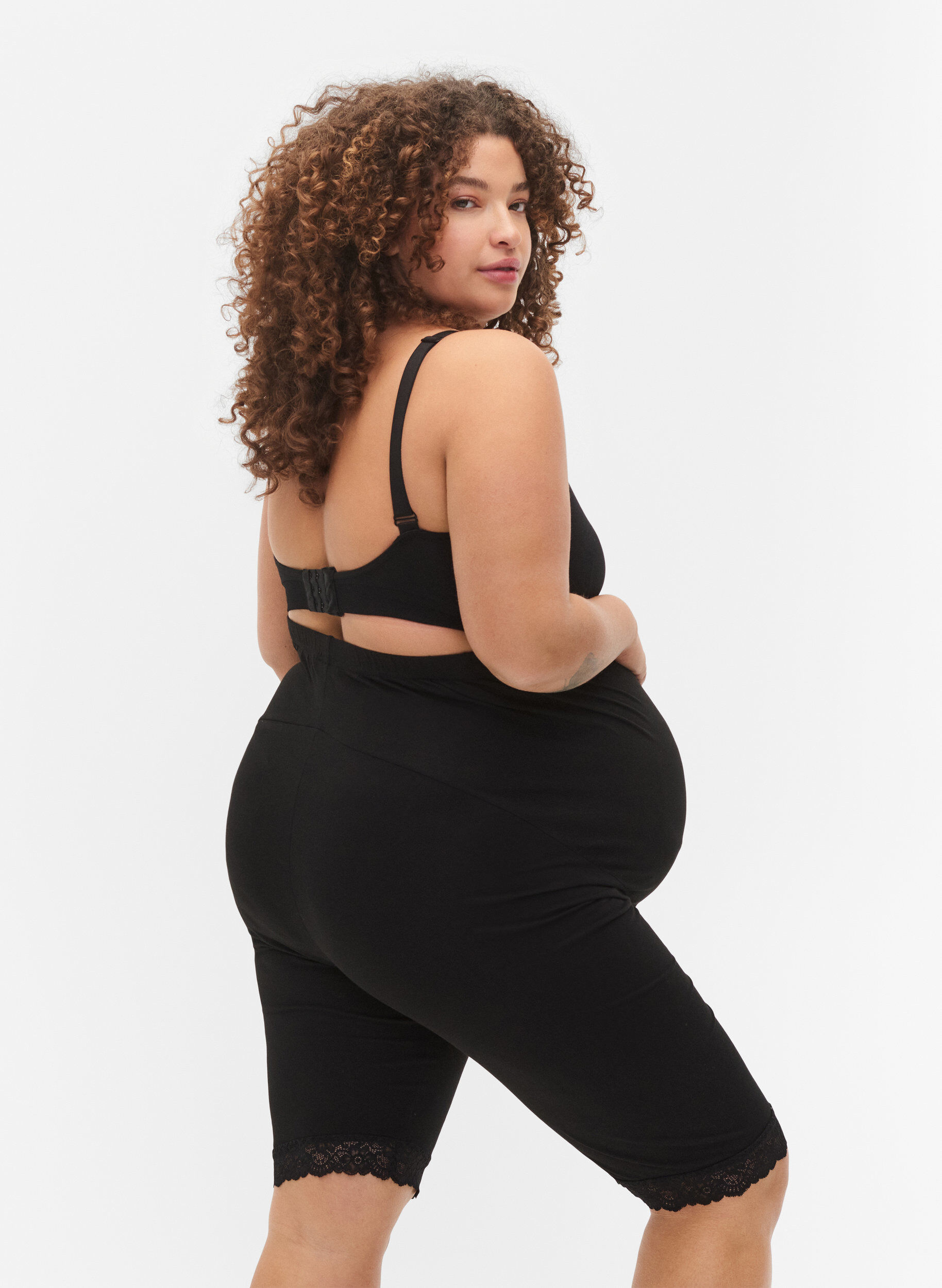 Zizzi Cykelshorts f&ouml;r gravida med spetskant, Black, Model image number 1