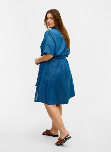 Jeansklänning i bomull med midjebälte, Medium Blue, Model image number 1