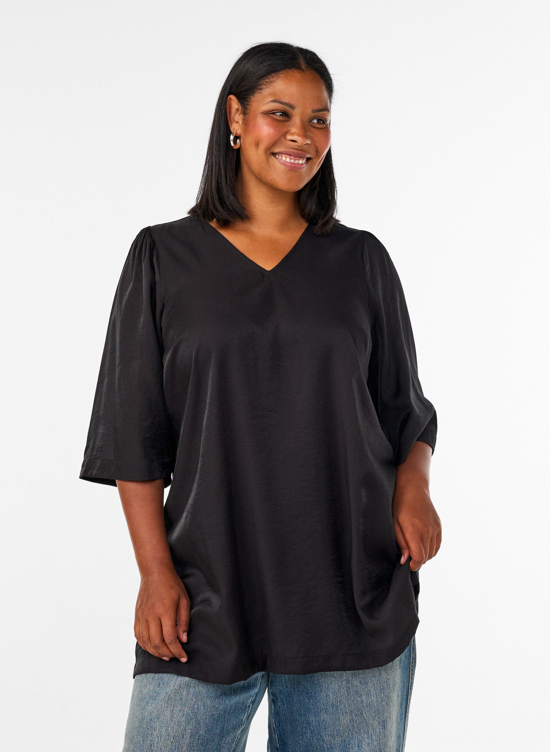 ZizziSkimrande tunika med v-ringning och 3/4-&auml;rmar, Svart, Model image number 0