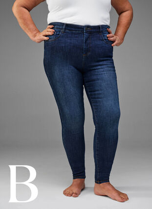 Mycket åtsittande jeans med hög midja, Dark Blue, Model image number 4