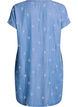 Kl&auml;nning i lyocell med denimlook och broderade blommor, Bl&aring;, Packshot image number 1