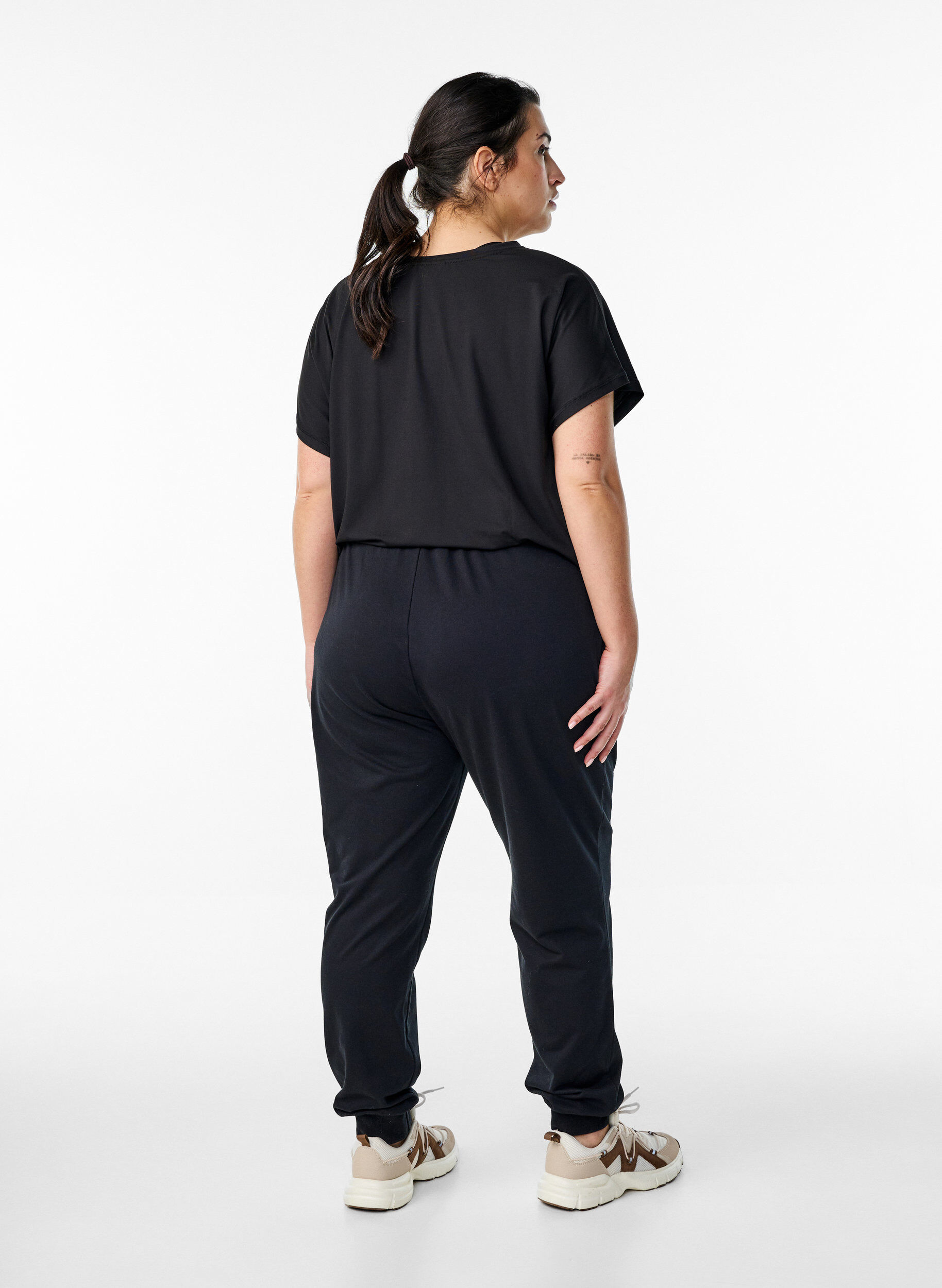 ZizziL&ouml;sa tr&auml;ningsbyxor med fickor, Svart, Model image number 2
