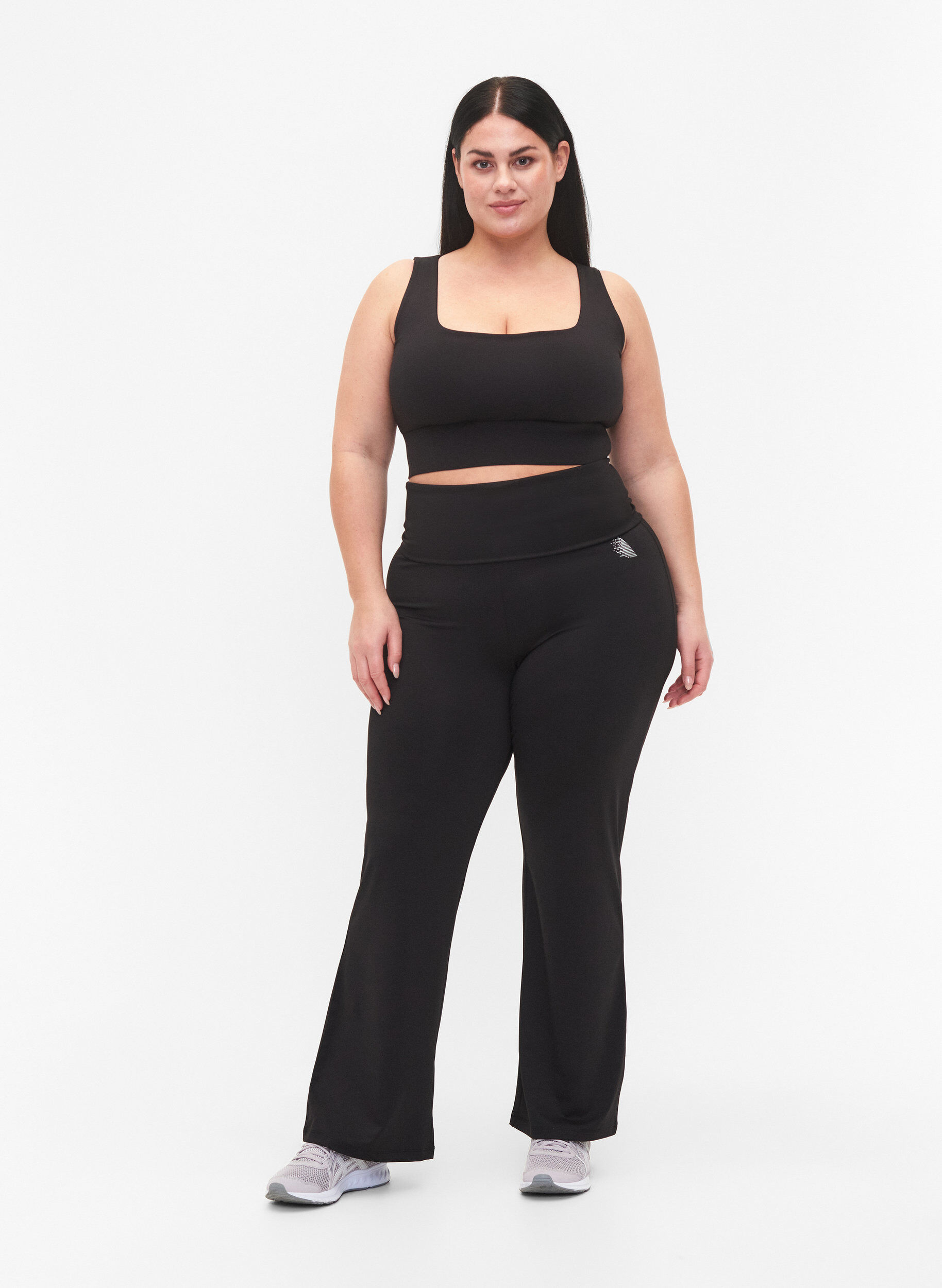 Zizzi Sport-bh med fyrkantig sk&auml;rning, Black, Model image number 2