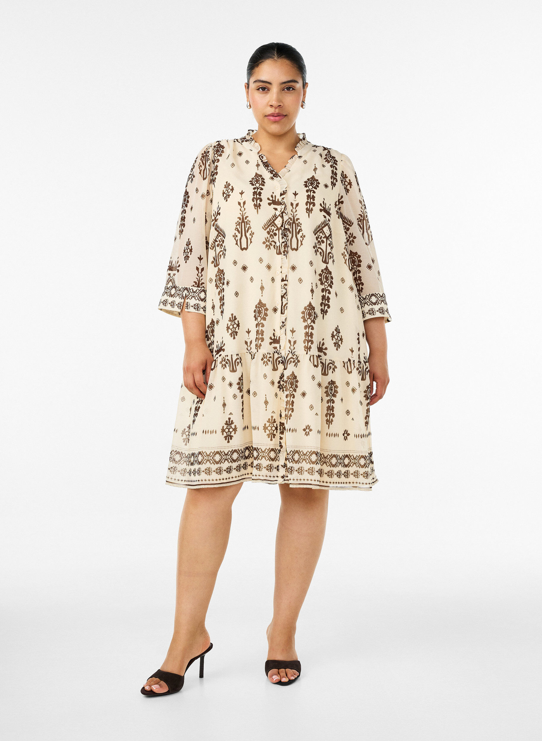 ZizziKl&auml;nning med ornamenttryck och volangkrage, Beige, Model image number 1