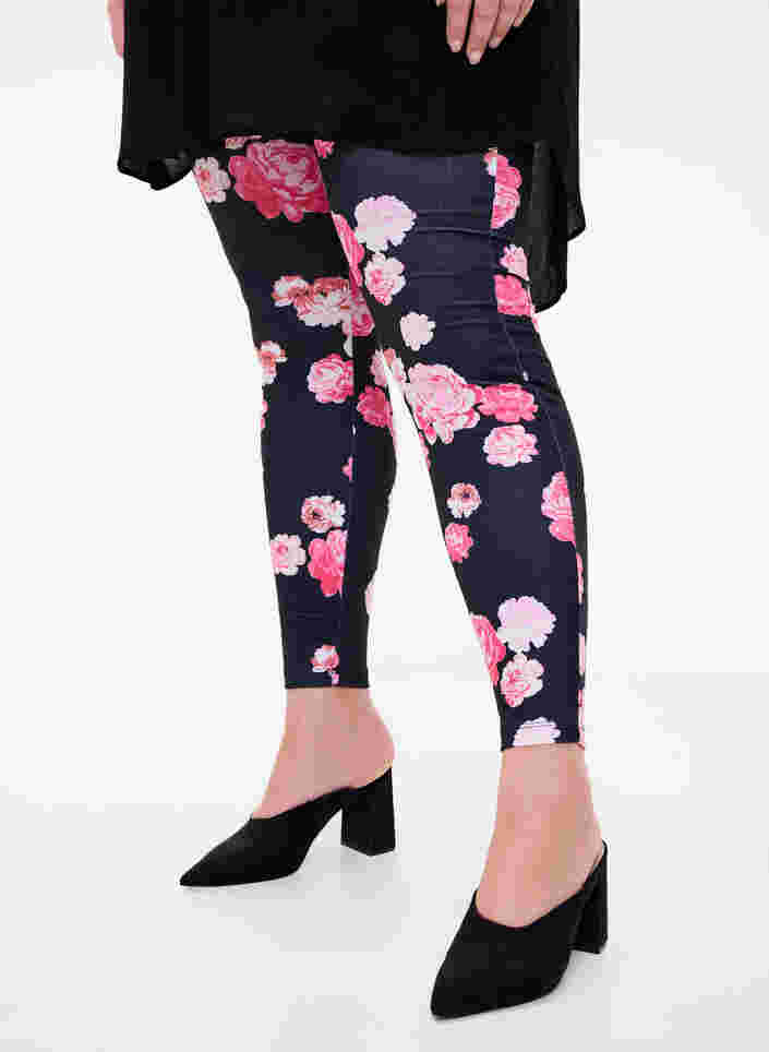 Mönstrade leggings, Flower AOP, Model
