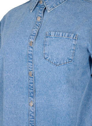 Lös jeansskjorta med bröstficka, Light blue denim, Packshot image number 2