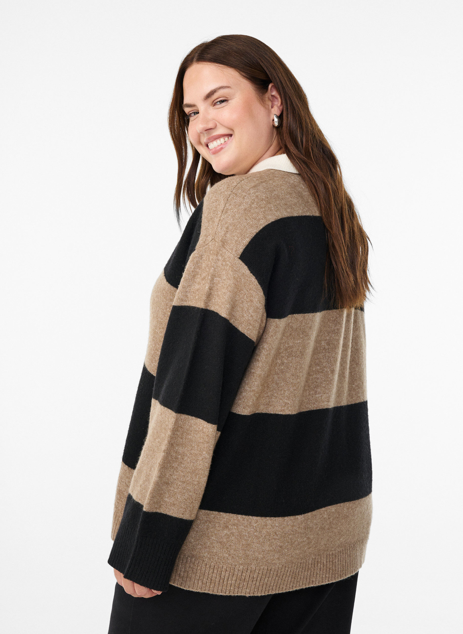 Zizzi Stickad blus med krage och v-ringning, Svart, Model image number 2