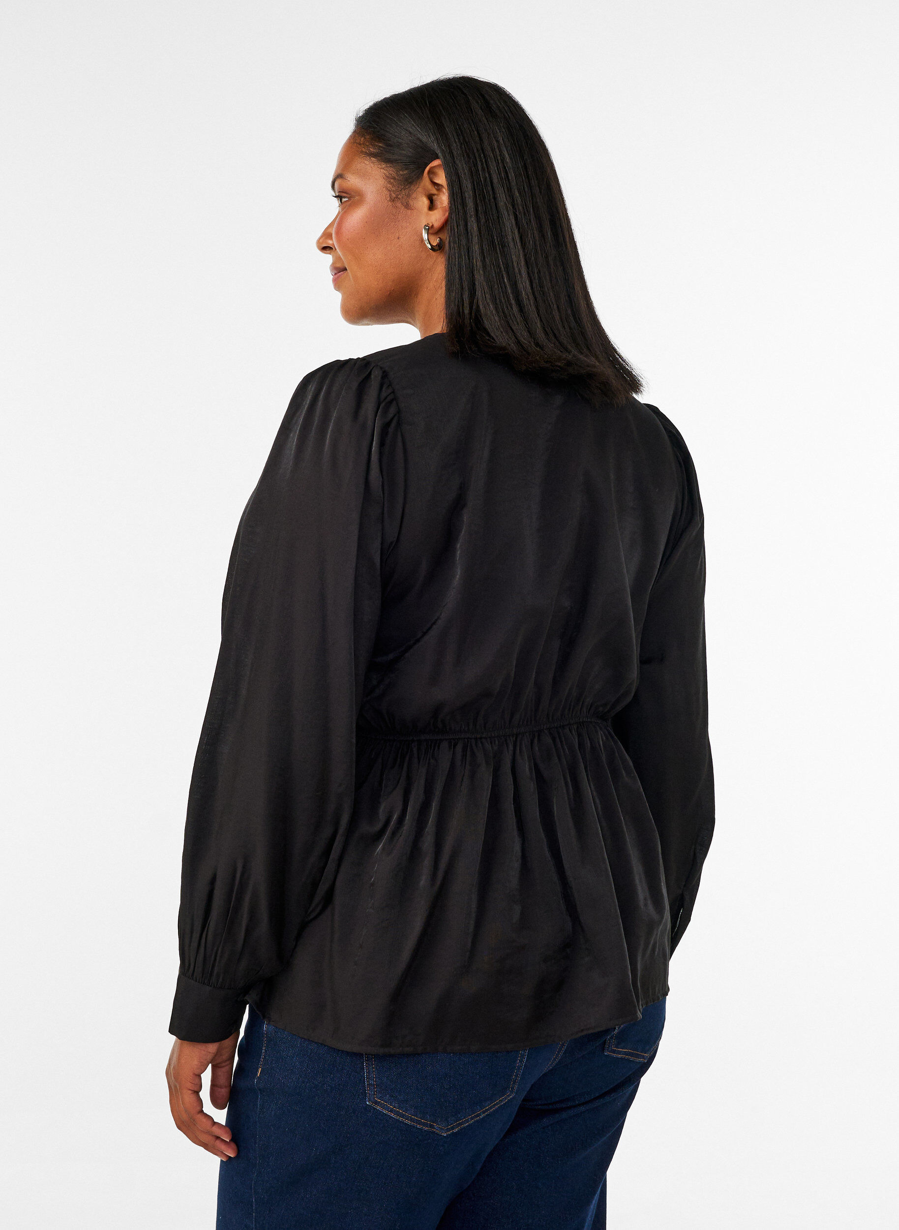 ZizziGlansig blus i viskos med peplumeffekt, Svart, Model image number 2