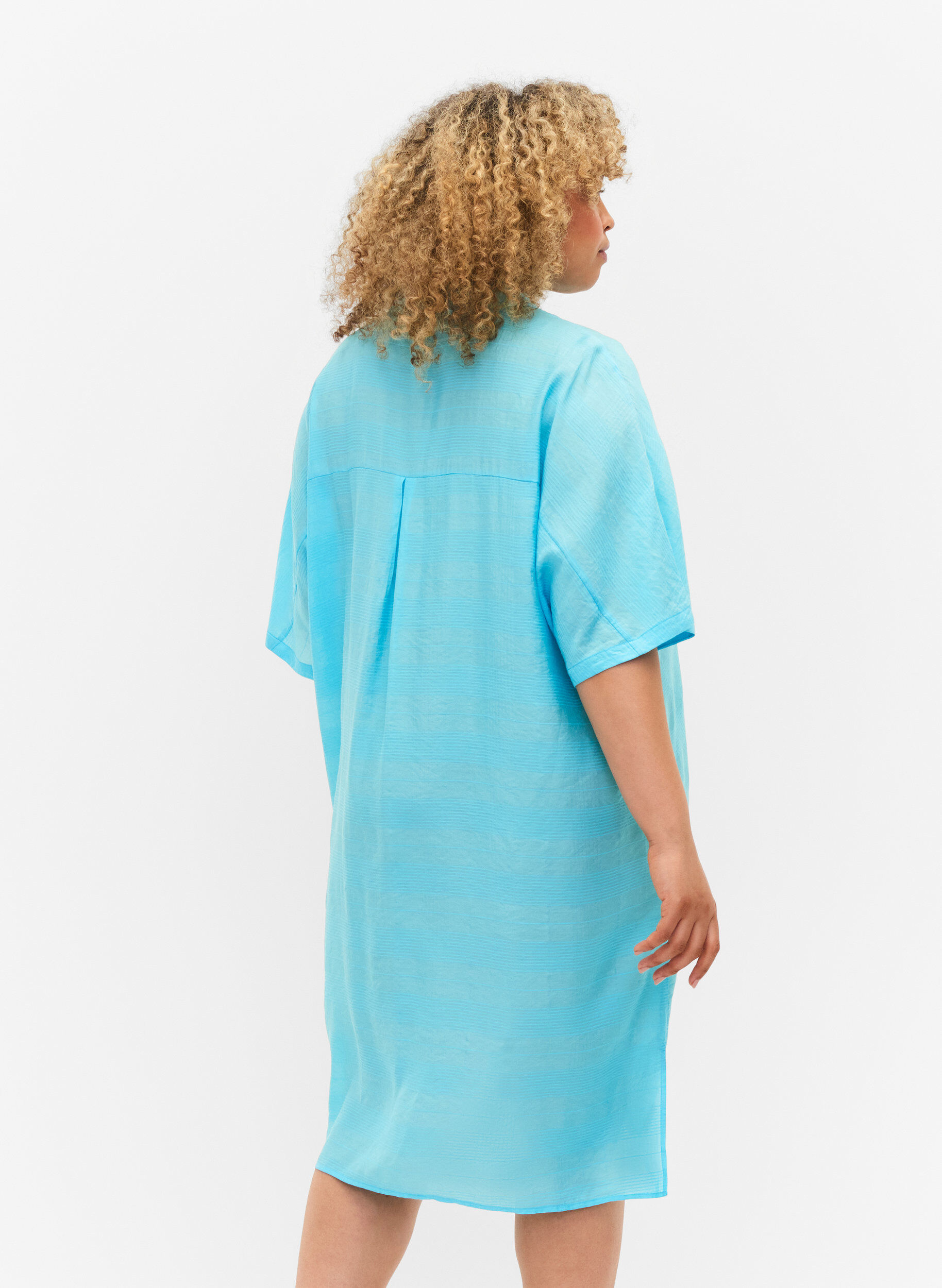 Zizzi L&aring;ng skjorta i viskos med struktur, Bachelor Button, Model image number 1