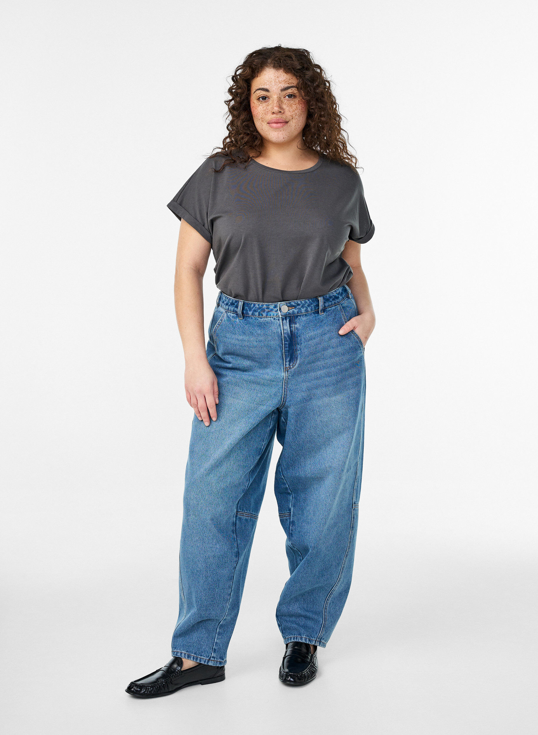 Zizzi Kort&auml;rmad t-shirt i bomullsblandning, Gr&aring;, Model image number 1