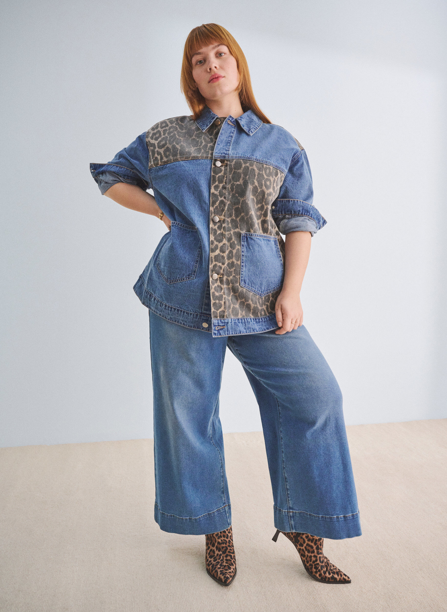 Zizzi Croppade jeans med vida ben, Bl&aring;, Image image number 0