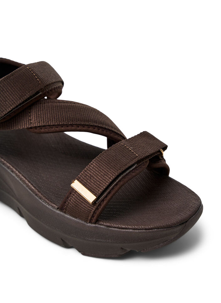 Bekv&auml;m sandal med kardborreband och h&aring;lfotsst&ouml;d, Brun, Packshot image number 3
