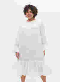 Viskosklänning med spetsdetaljer, Off White, Model