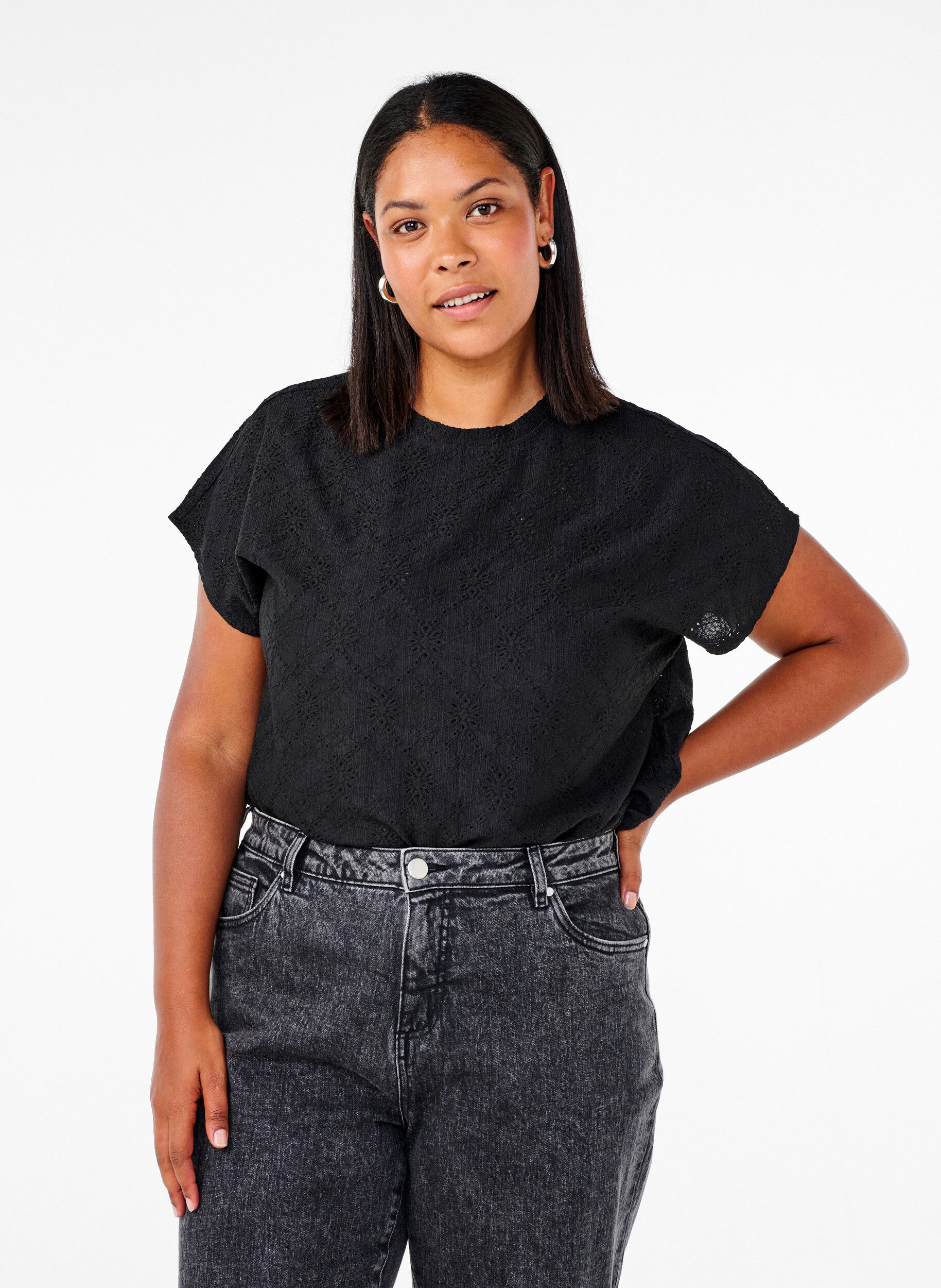 Zizzi Blus med korta &auml;rmar och blommig broderi, Black, Model image number 0