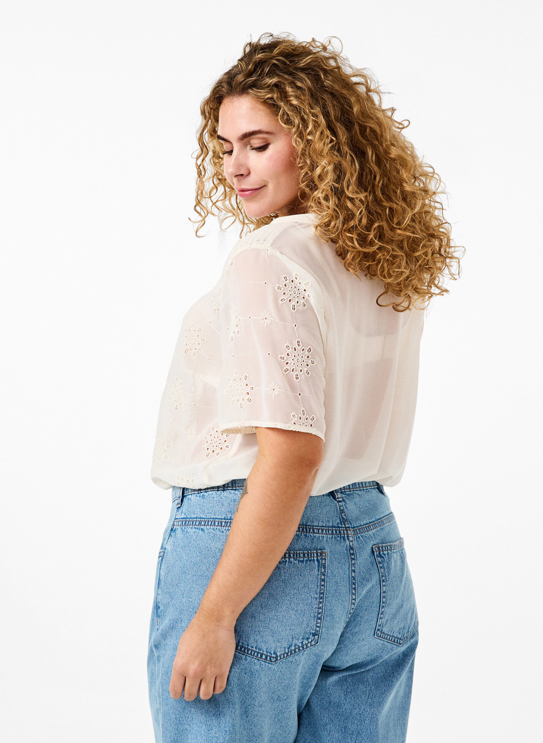 Zizzi Kort&auml;rmad skjortblus med broderi anglaise, Antique White, Model image number 1