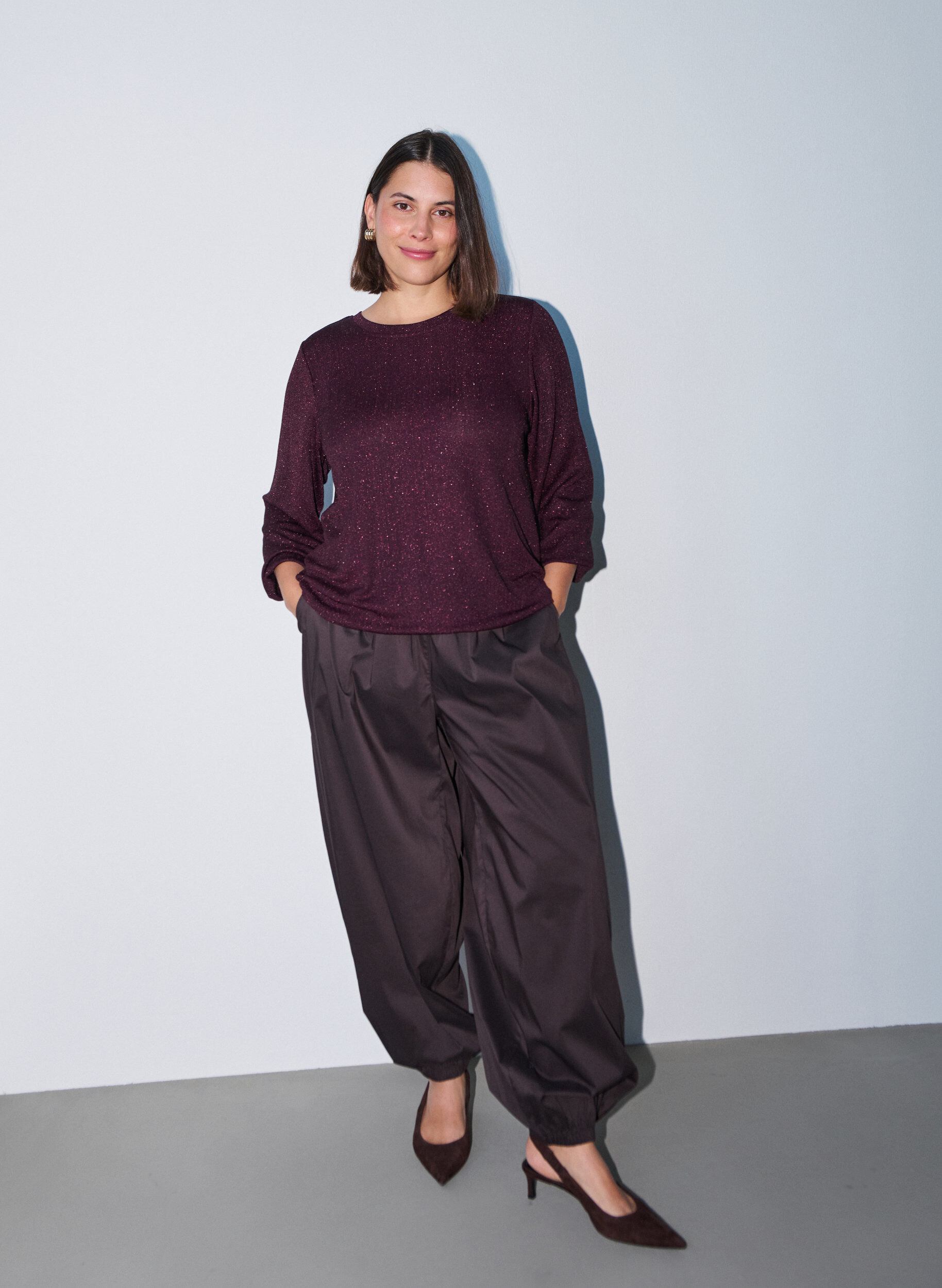 ZizziBlus med vertikal struktur och glittertr&aring;d, R&ouml;d, Model image number 1