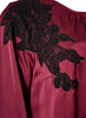Satinblus med spetsapplikation och p&auml;rlor, R&ouml;d, Packshot image number 3